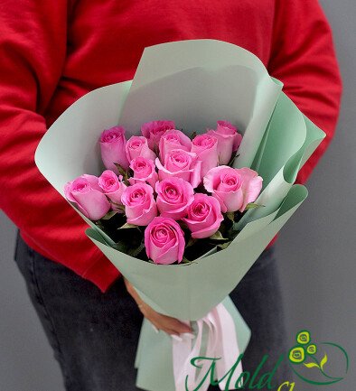 Buchet din 15 de trandafiri roz, 50 cm foto 394x433