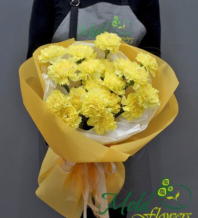 Bouquet of 19 lemon-colored dianthus