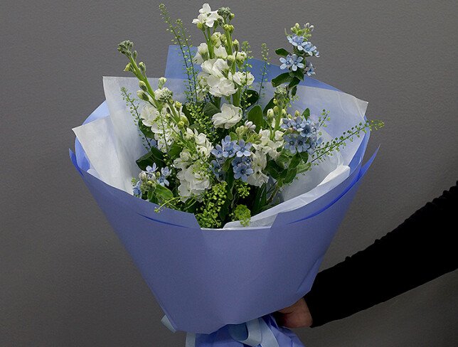 Buchet din matthiola albe si oxypetalum foto