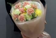 Букет из кремовых, зелёных и жёлтых диантусов — фото 2