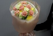 Букет из кремовых, зелёных и жёлтых диантусов — фото 4