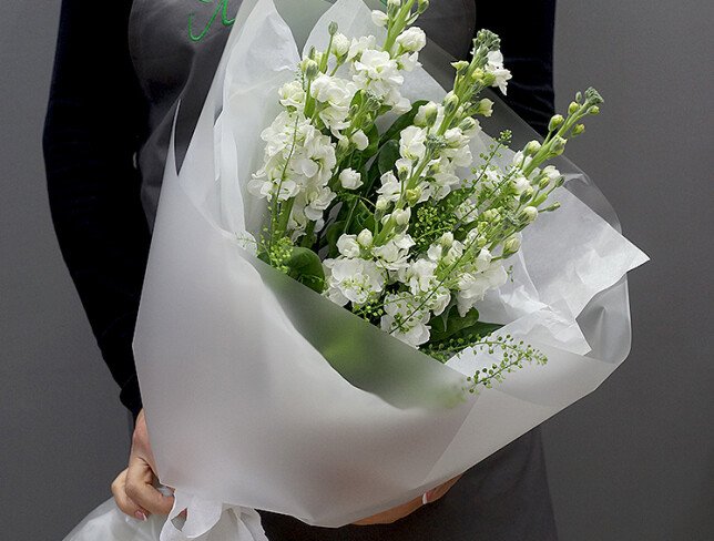Buchet din matthiola albe foto