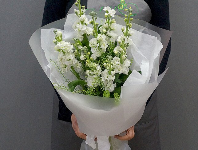 Buchet din matthiola albe foto