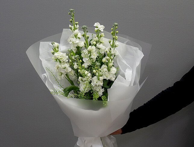 Buchet din matthiola albe foto