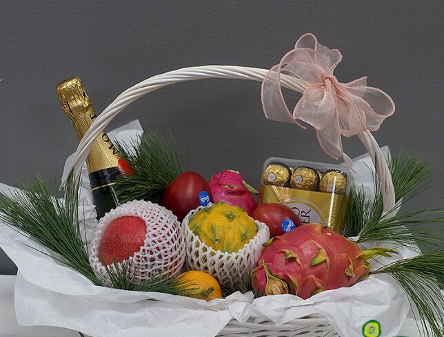 New Year basket with exotic fruits, chocolates and Moët & Chandon Impérial Brut champagne 0.75 L (pre-order, 24 hours) photo