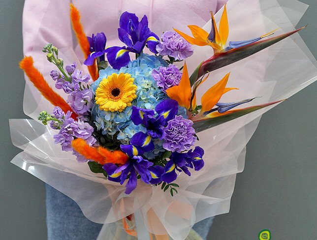 Buchet din strelitzia, hortensie si irisi „Accent exotic” — foto 3