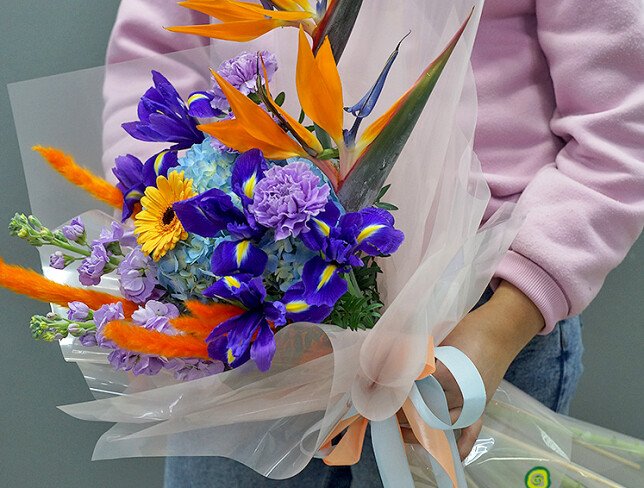 Buchet din strelitzia, hortensie si irisi „Accent exotic” — foto 5