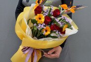 Buchet exotic cu strelitzia, gerbere si trandafiri — foto 2