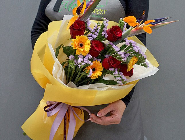 Buchet exotic cu strelitzia, gerbere si trandafiri — foto 2