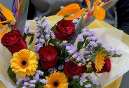 Buchet exotic cu strelitzia, gerbere si trandafiri — foto 3
