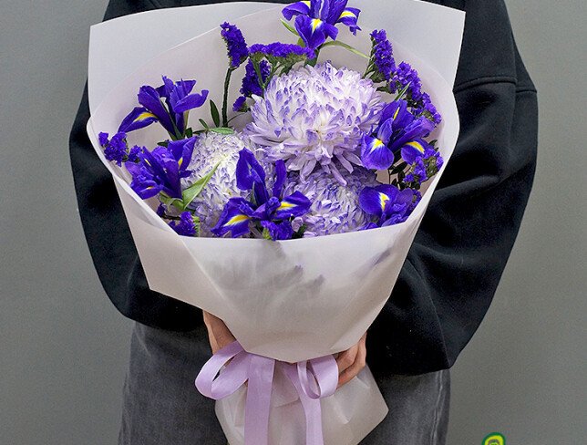 Bouquet of chrysanthemums, iris and statice photo