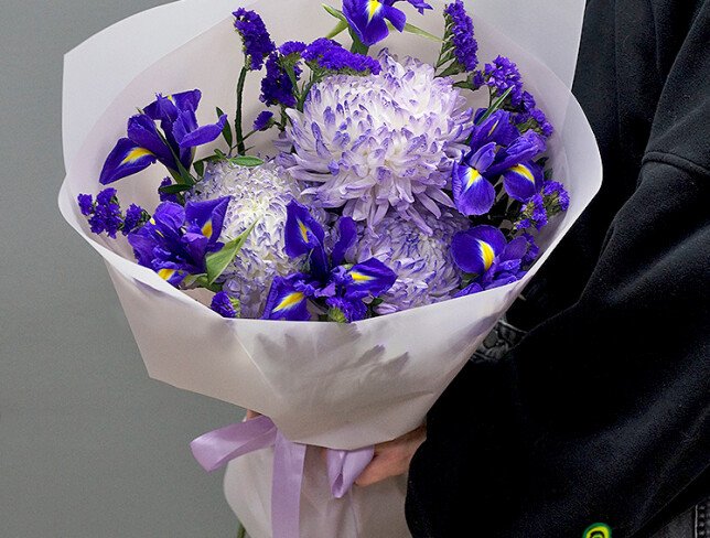 Bouquet of chrysanthemums, iris and statice photo