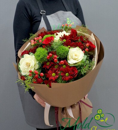 Bouquet with chrysanthemums, roses and brassica "Burgundy Symphony" photo 394x433