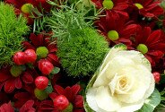 Bouquet with chrysanthemums, roses and brassica "Burgundy Symphony" — photo 2