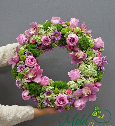 Funeral wreath with hydrangeas, chrysanthemums, roses, and orchids (d=46) photo 394x433