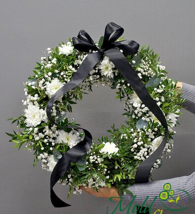 Funeral wreath made of white chrysanthemums and gypsophila (d=46) photo 394x433