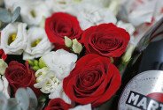 Heart-shaped Box with Red Roses and Asti Martini — photo 2