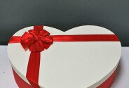 Heart-shaped Box with Red Roses and Asti Martini — photo 4