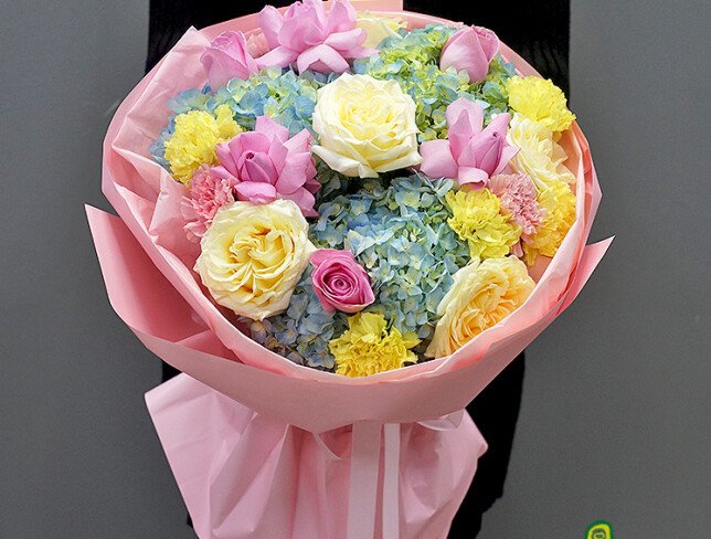 Hydrangea, Rose & Carnation Tenderness