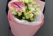 Buchet din eustome albe si anthurium roz — foto 4