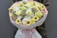 Букет из роз, гербер, хризантем и брассики — фото 1