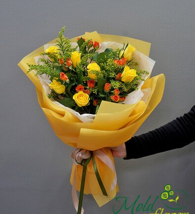 Bouquet of yellow roses and orange spray roses