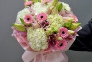 Bouquet of white hydrangeas, pink lilies and gerberas — photo 1