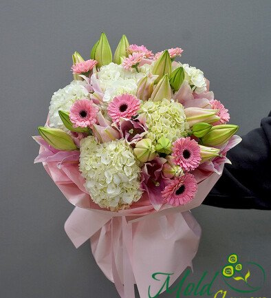 Bouquet of white hydrangeas, pink lilies and gerberas photo 394x433