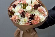 Buchet din garoafe, hortensii si leucadendron — foto 3