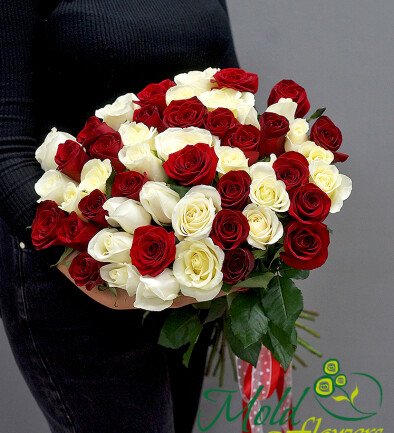 Bouquet of 51 white and red roses 60 cm photo 394x433