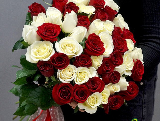 Buchet din 51 trandafir alb si rosu 60 cm foto