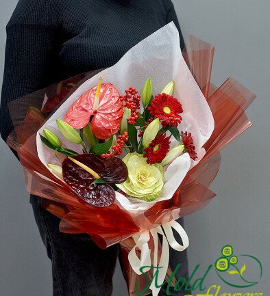 Buchet din crini albi, brassica, gerbere rosii si anthurium foto 394x433