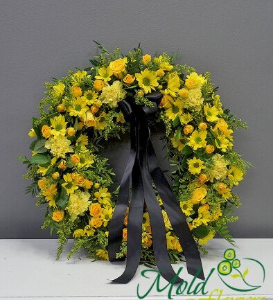 Funeral wreath with yellow roses, chrysanthemums, and carnations (d=46) photo 394x433