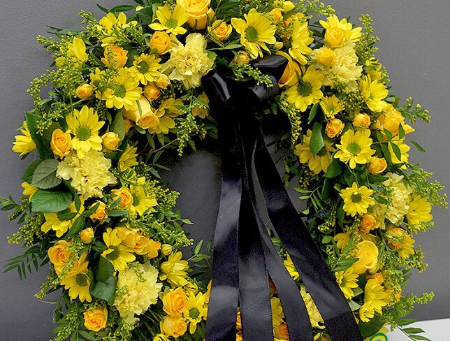 Funeral wreath with yellow roses, chrysanthemums, and carnations (d=46) photo