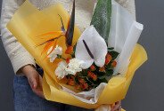 Букет с белым антуриумом и стрелицией «Тропическое очарование» — фото 3