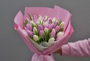 Bouquet of lavender and white tulips — photo 1