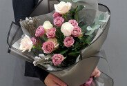 Bouquet of roses, eucalyptus and brunia — photo 4
