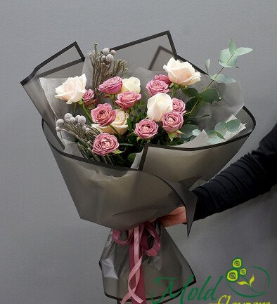 Bouquet of roses, eucalyptus and brunia photo 394x433