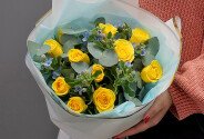 Buchet din trandafiri galbeni si oxypetalum — foto 1