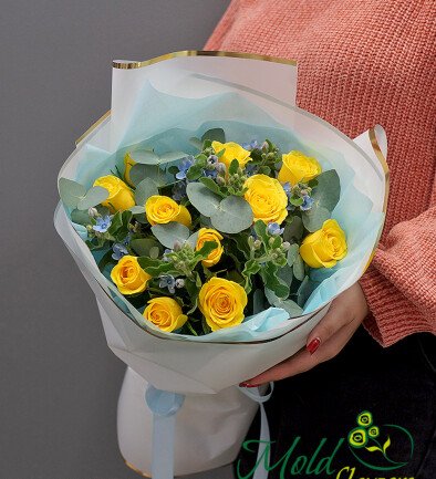 Buchet din trandafiri galbeni si oxypetalum