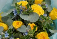 Buchet din trandafiri galbeni si oxypetalum — foto 2