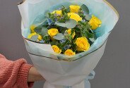 Buchet din trandafiri galbeni si oxypetalum — foto 3