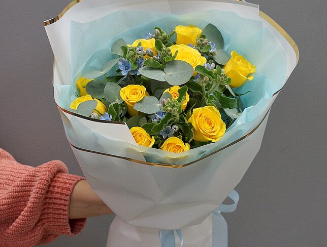 Buchet din trandafiri galbeni si oxypetalum — foto 3
