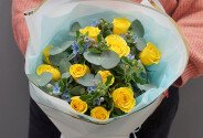Buchet din trandafiri galbeni si oxypetalum — foto 4