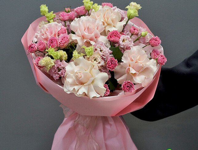 Buchet din trandafiri roz si eustoma „Pauza roz” foto