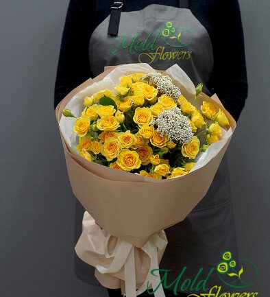 Bouquet with yellow spray roses and ozothamnus photo 394x433