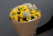 Bouquet with yellow spray roses and ozothamnus — photo 4