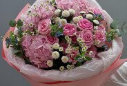 Bouquet of pink hydrangeas, roses, white chrysanthemums and daisies — photo 1