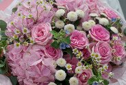 Bouquet of pink hydrangeas, roses, white chrysanthemums and daisies — photo 2