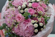 Bouquet of pink hydrangeas, roses, white chrysanthemums and daisies — photo 4